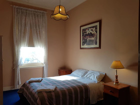 Madden's Commercial Hotel