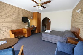 Manifold Motor Inn