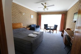 Manifold Motor Inn