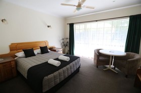 Manifold Motor Inn