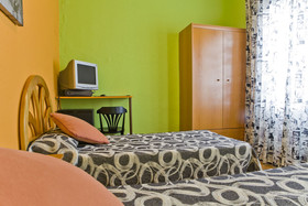 12 Rooms Hostal