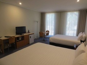 Dingley International Hotel