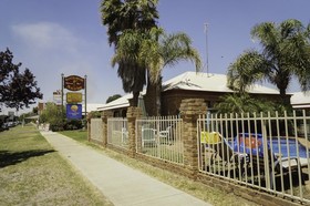 The Settlement Historic Hotel