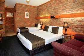 The Settlement Historic Hotel