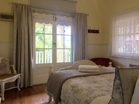 Brentwood Cottage