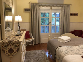 Brentwood Cottage
