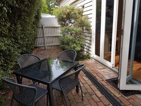 Healesville House - Magnolia House