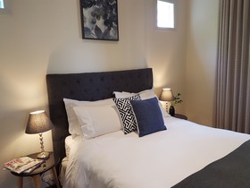 Healesville House - Magnolia House