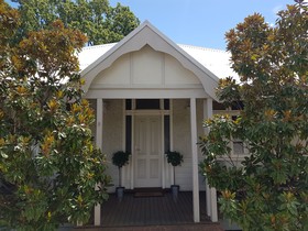 Healesville House - Magnolia House