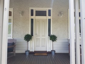 Healesville House - Magnolia House