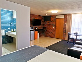 Comfort Inn Town House