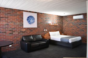 Comfort Inn Town House