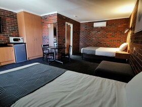 Comfort Inn Town House