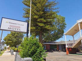 Comfort Inn Town House