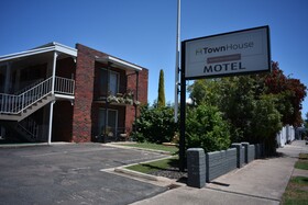Comfort Inn Town House