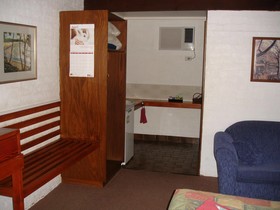 Olde Horsham Motor Inn