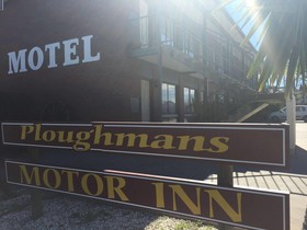 Ploughmans Motor Inn