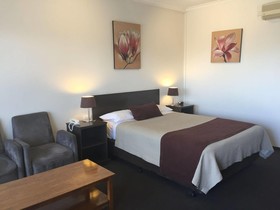 Ploughmans Motor Inn