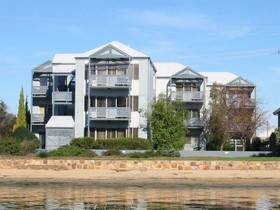 Bellevue On The Lakes