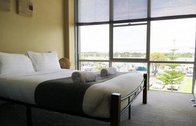 Bellevue On The Lakes
