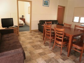 Kickback Cottages