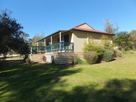 Lakes Entrance Country Cottages