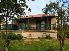 Lakes Entrance Country Cottages
