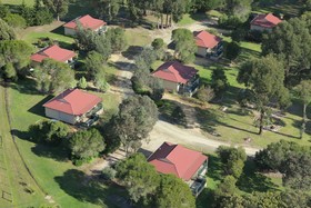 Lakes Entrance Country Cottages