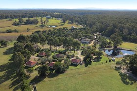 Lakes Entrance Country Cottages