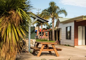 Lakes Jakaranda Holiday Units