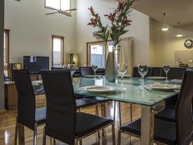 The Lakes Apartments