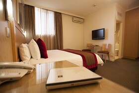 Best Western Plus Travel Inn Carlton