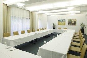 Best Western Plus Travel Inn Carlton
