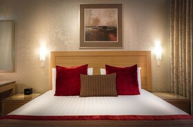 Best Western Plus Travel Inn Carlton
