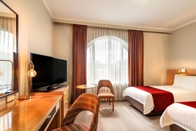 Best Western Plus Travel Inn Carlton
