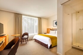 Best Western Plus Travel Inn Carlton