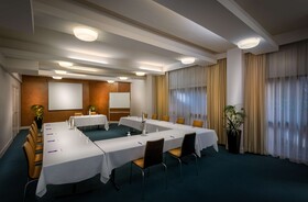 Best Western Plus Travel Inn Carlton