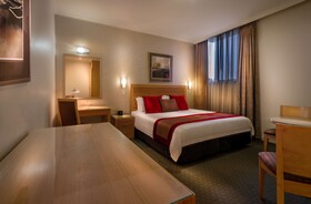 Best Western Plus Travel Inn Carlton