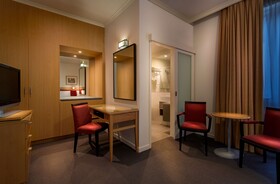 Best Western Plus Travel Inn Carlton