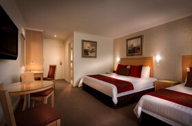 Best Western Plus Travel Inn Carlton