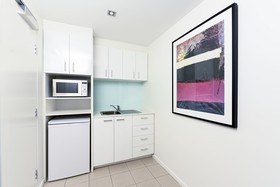 Brady Apartment Hotel Flinders Street