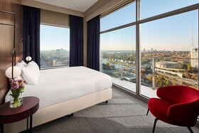 DoubleTree by Hilton Hotel Melbourne - Flinders Street