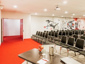ibis Melbourne Hotel and Apartments