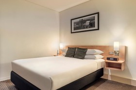 ibis Melbourne Hotel and Apartments