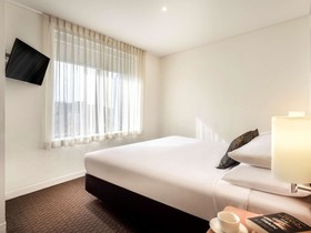 ibis Melbourne Hotel and Apartments