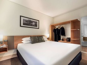 ibis Melbourne Hotel and Apartments