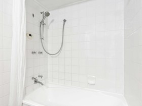 ibis Melbourne Hotel and Apartments