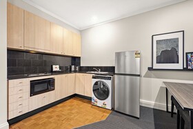 Melbourne City Suites
