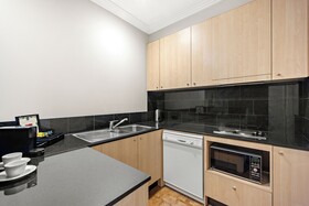 Melbourne City Suites