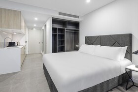 Meriton Suites King Street Melbourne